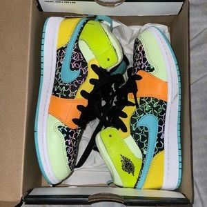 Kids sneakers